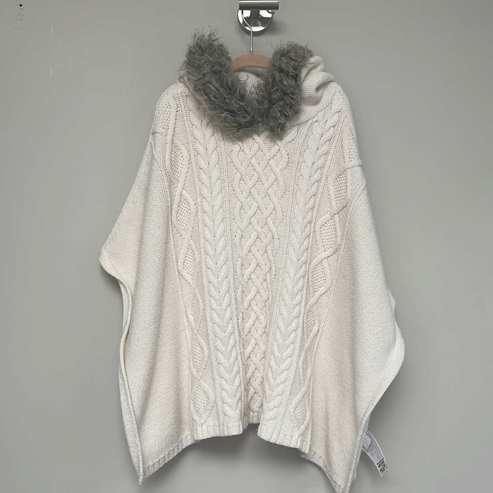 Girls Gap poncho